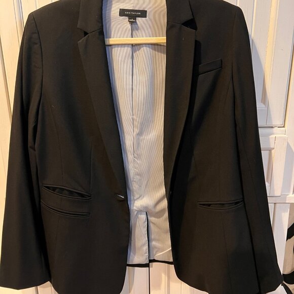 Ann Taylor Black Suiting Blazer, Single Button / Longer Fit - Picture 4 of 8